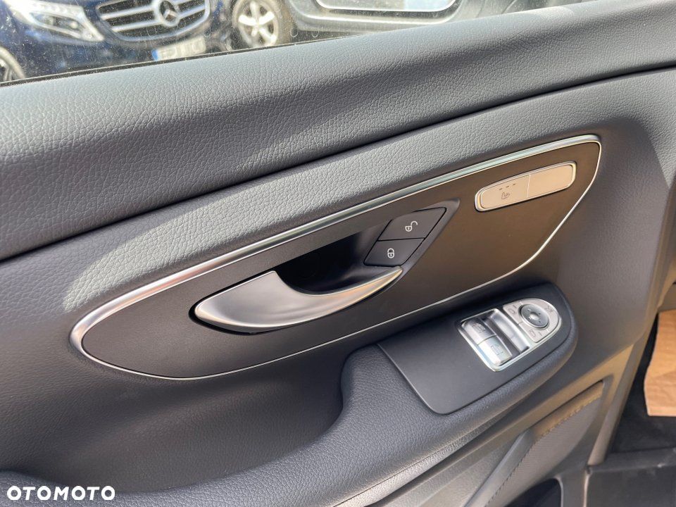 Mercedes-Benz Klasa V - 5