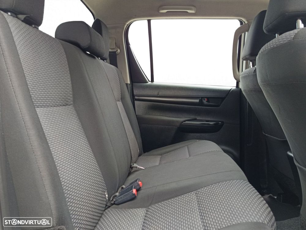 Toyota Hilux 2.4 D-4D 2WD CD CM - 25