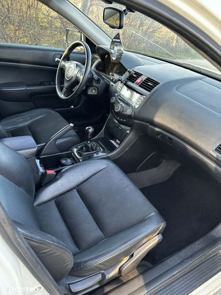 Honda Accord 2.0i Special Edition - 14