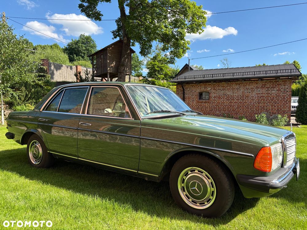 Mercedes-Benz W123 - 1