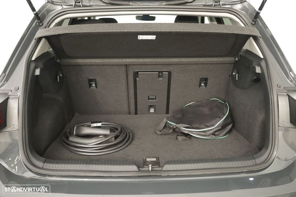 VW Golf 1.5 TSI e-Hybrid Life DSG - 24