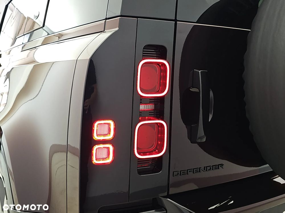 Land Rover Defender - 37