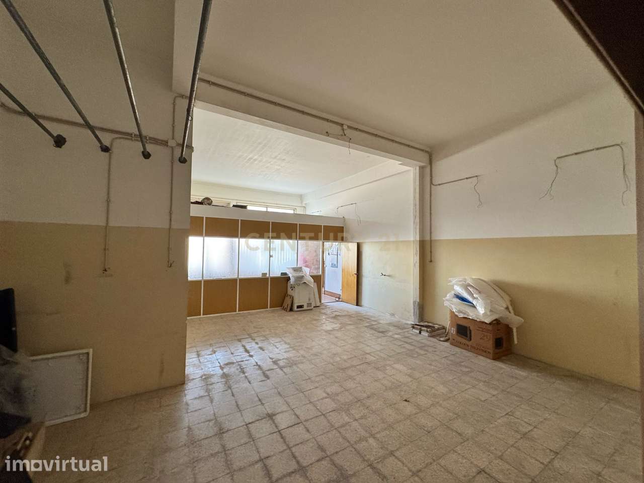 Duas Lojas, Um Só Investimento: 175 m² com Escritório + Armazém - Grande imagem: 3/11