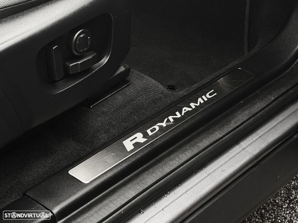 Land Rover Discovery Sport P300e R-Dynamic S - 30