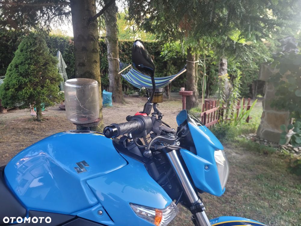 Suzuki GSR - 6