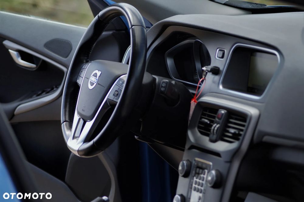 Volvo V40 - 25