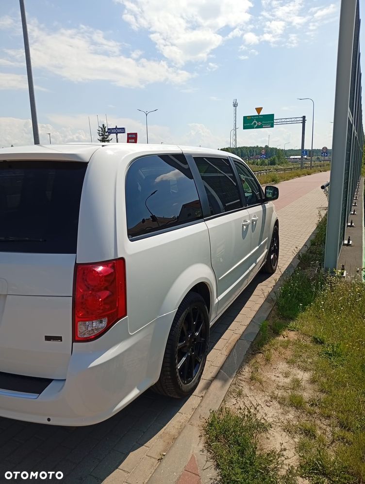 Dodge Grand Caravan - 4