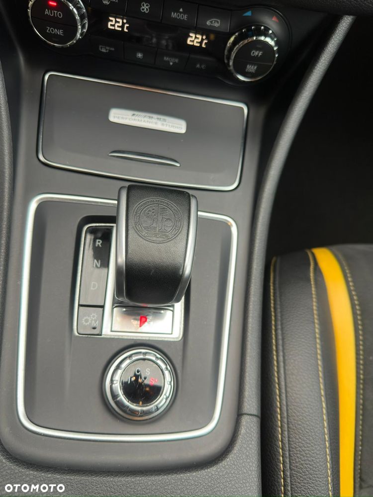 Mercedes-Benz CLA AMG 45 4Matic AMG Speedshift 7G-DCT Yellow Night Edition - 32