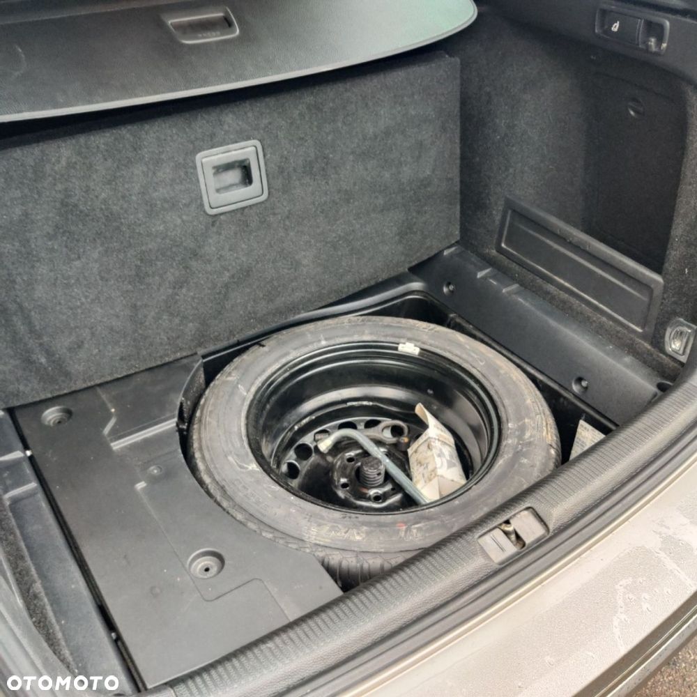 Volkswagen Passat - 38