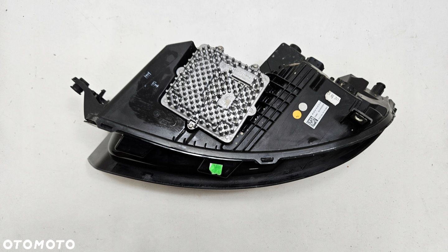 LAMPA PRAWA PRZÓD JAGUAR I-PACE X590 HIGH J9D3 - 12