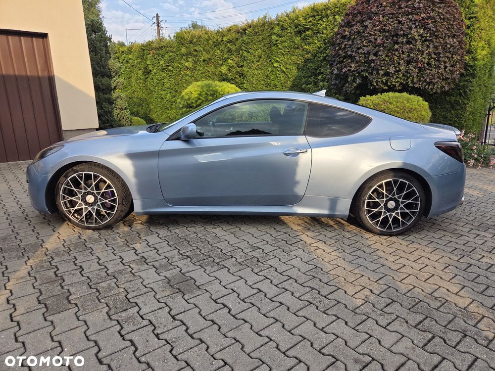 Hyundai Genesis Coupe - 4