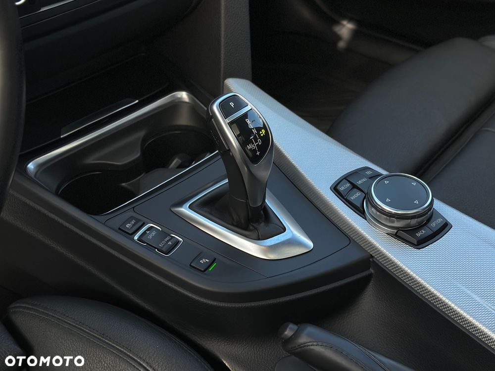 BMW Seria 3 320d Touring Sport-Aut Blue Performance Sport Line - 25