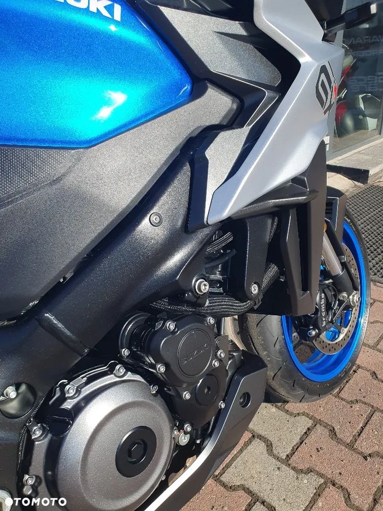 Suzuki GSX - 37