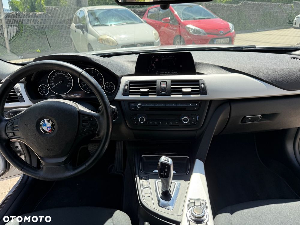 BMW Seria 3 318d Sport Line - 24