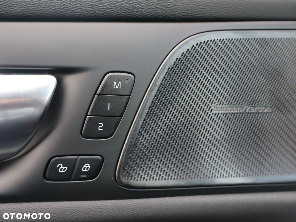 Volvo V60 B4 B Plus Dark - 20