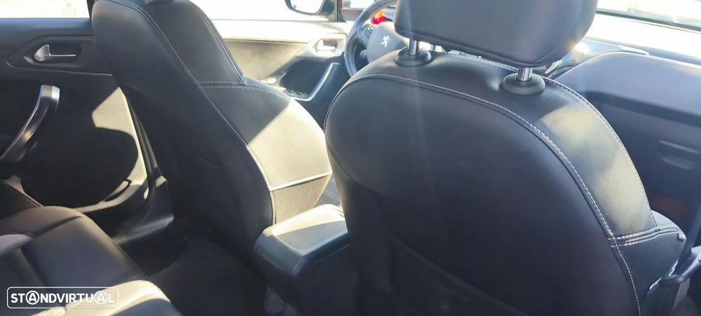 Peugeot 2008 1.4 HDi Active - 11