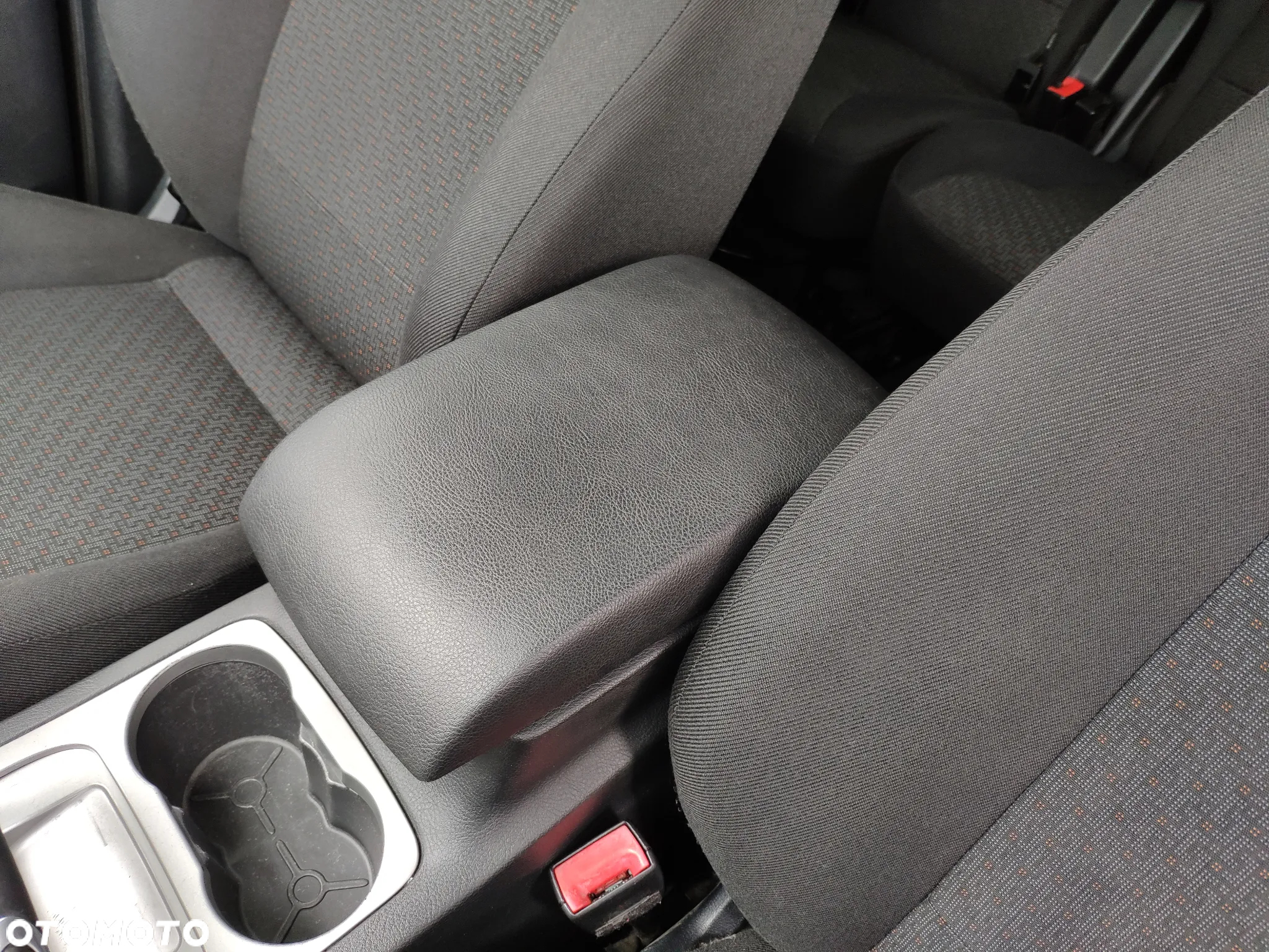 Ford S-Max - 12