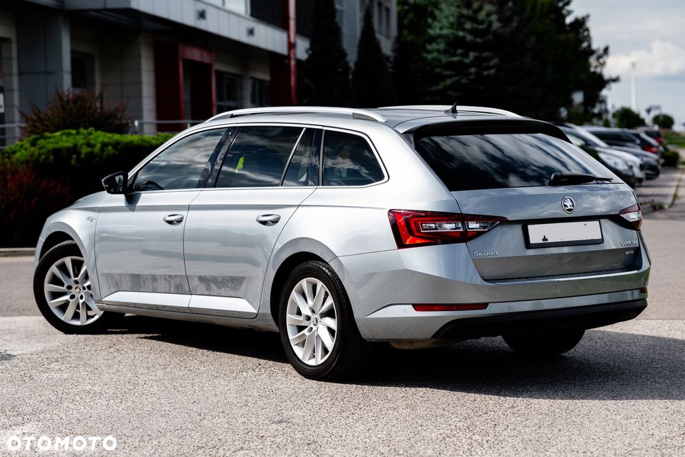 Skoda Superb 2.0 TDI 4x4 L&K DSG - 11
