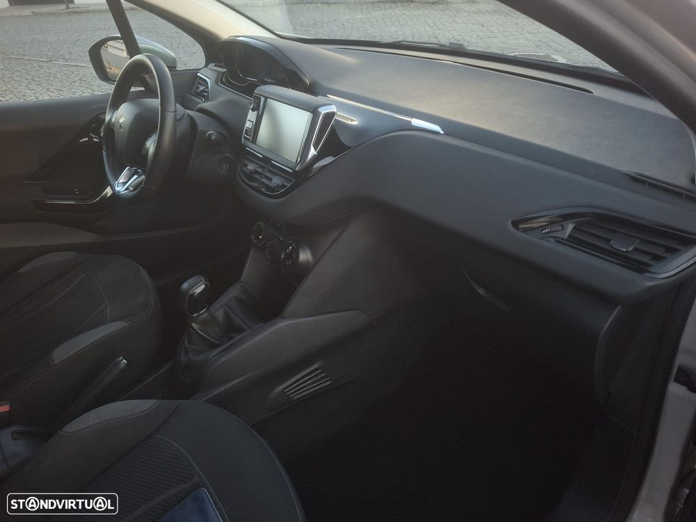 Peugeot 208 - 7