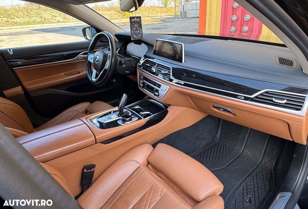 BMW Seria 7 740d xDrive MHEV - 13