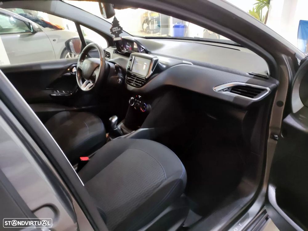 Peugeot 208 1.2 PureTech Signature - 26