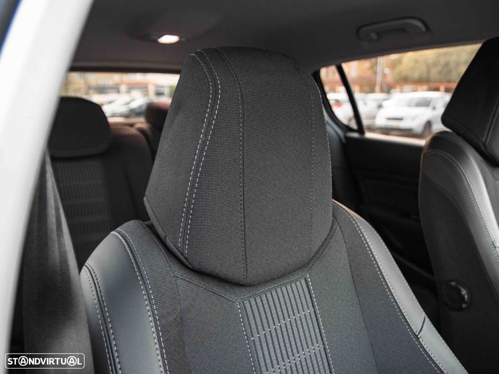 Peugeot 308 1.2 PureTech Allure Pack EAT8 - 31