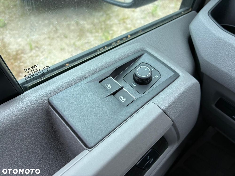 Volkswagen Crafter 35 Furgon z wysokim dachem 2,0 177 KM /Automatyczna r. o. 4490 mm - 32