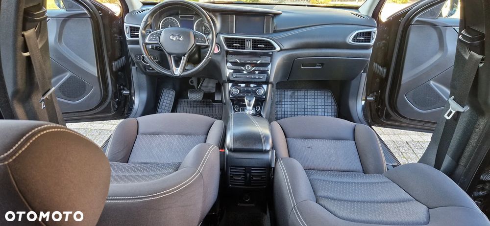 Infiniti Q30 - 11