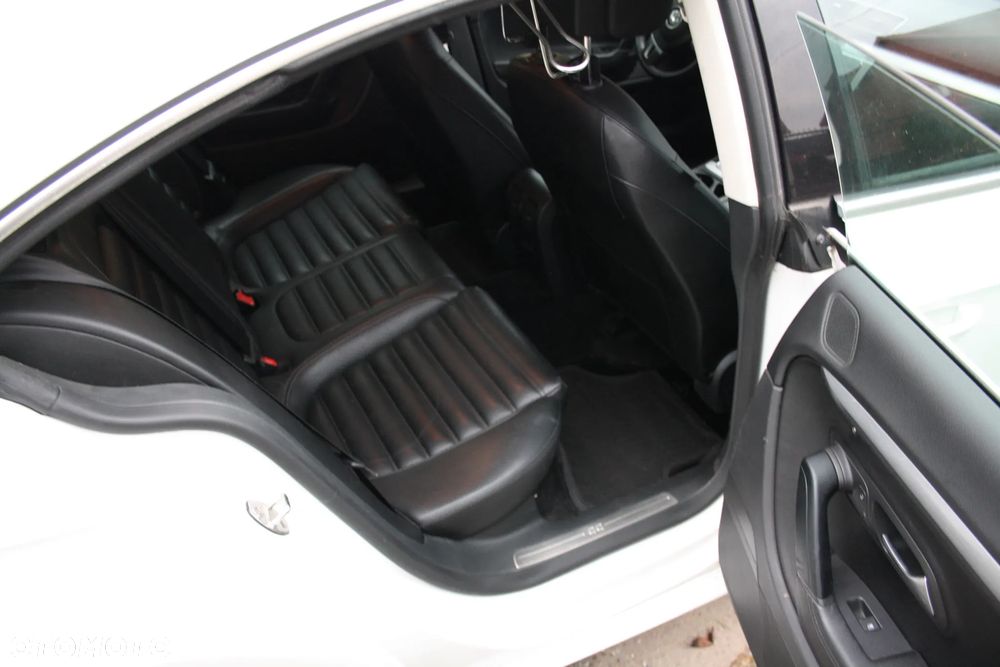 Volkswagen Passat - 21