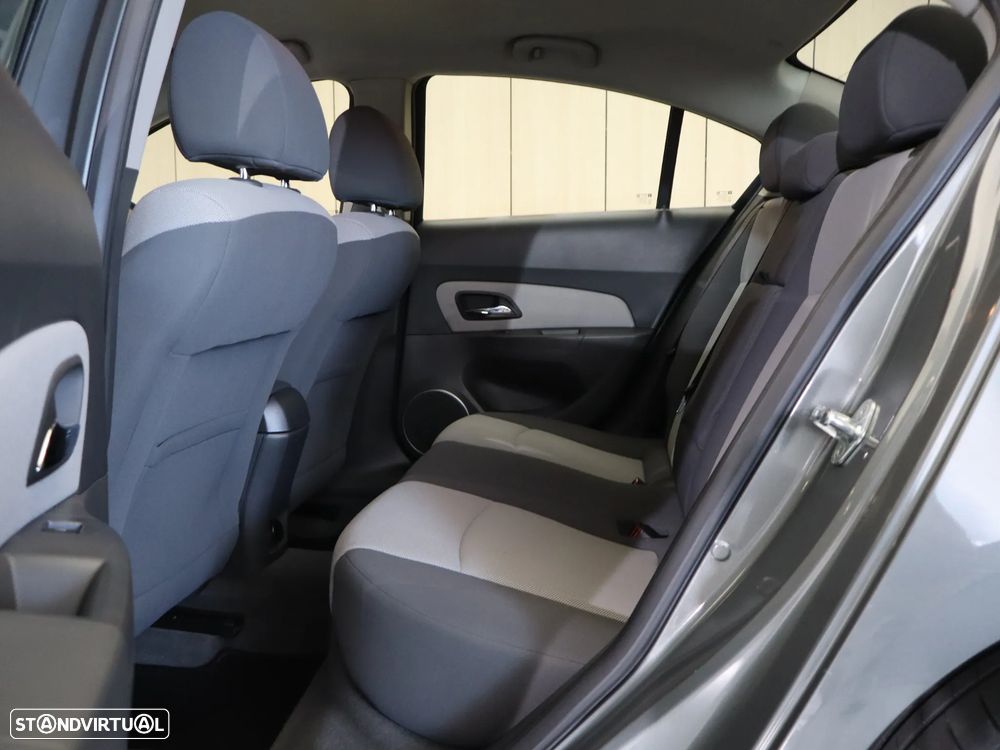 Chevrolet Cruze 1.6 LS - 9