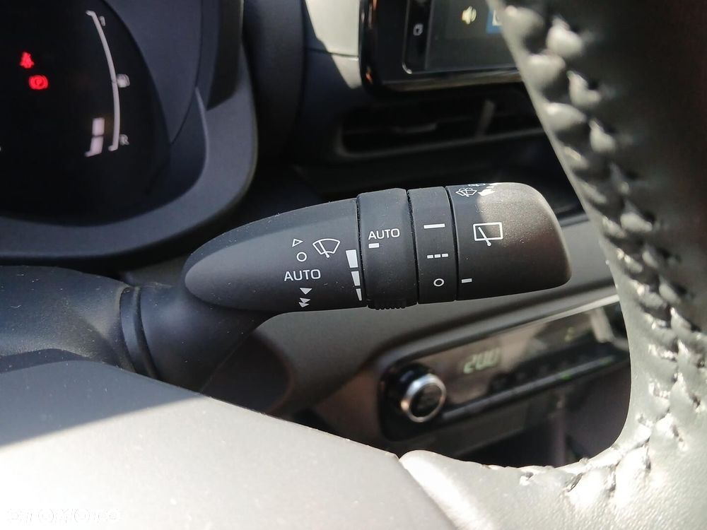 Toyota Yaris Hybrid 1.5 Style - 25