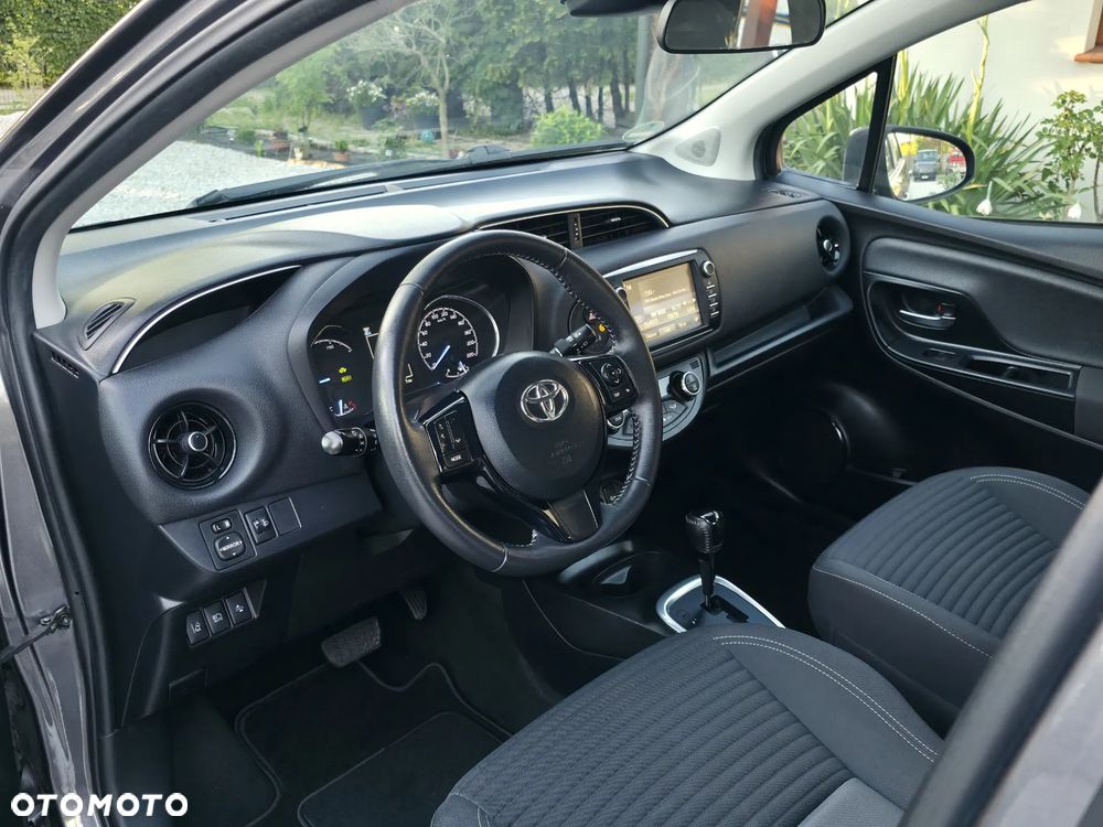 Toyota Yaris Hybrid 100 Business Edition - 7