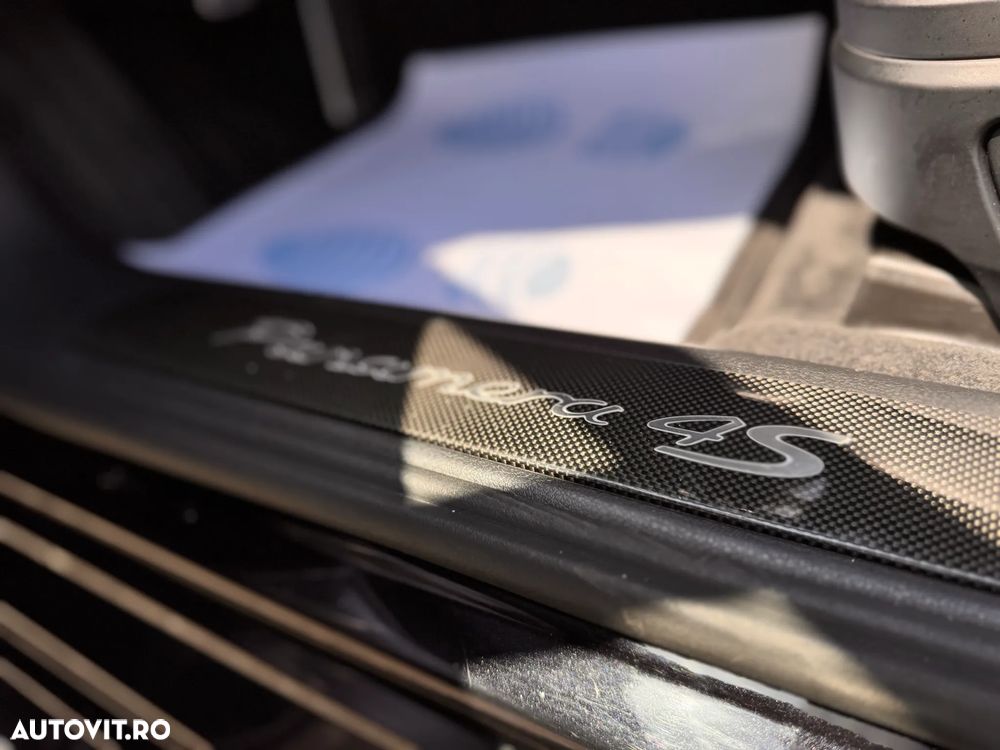 Porsche Panamera 4S Sport Turismo - 17
