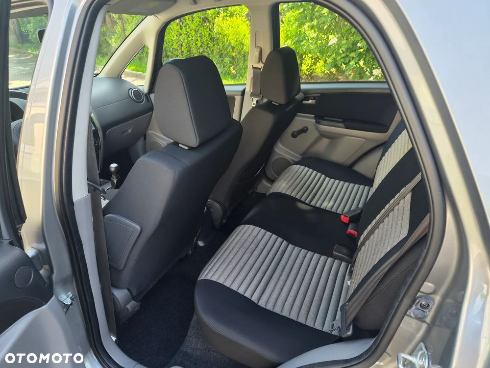 Suzuki SX4 1.6 VVT 4x4 Club - 10