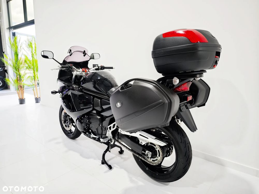 Suzuki GSX - 14