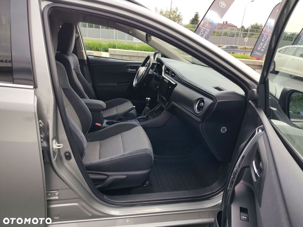 Toyota Auris 1.6 Selection - 8
