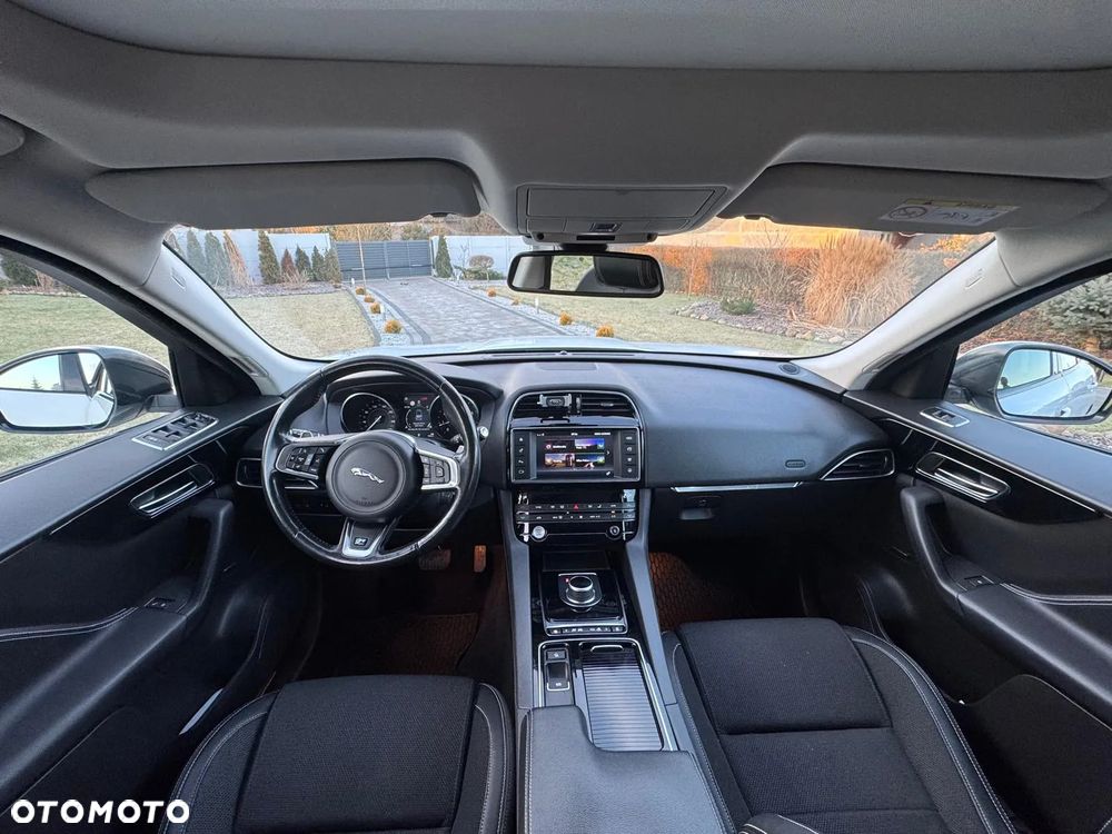 Jaguar F-Pace 2.0 i4P AWD R-Sport - 22