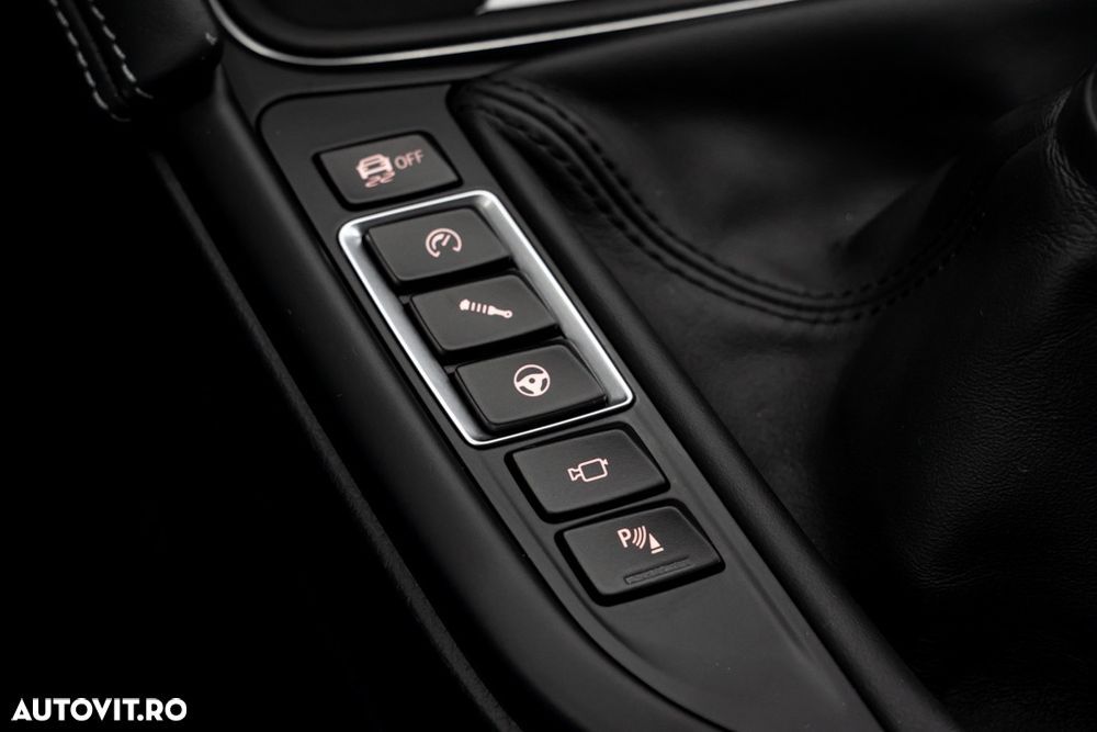 BMW M4 Coupe - 36