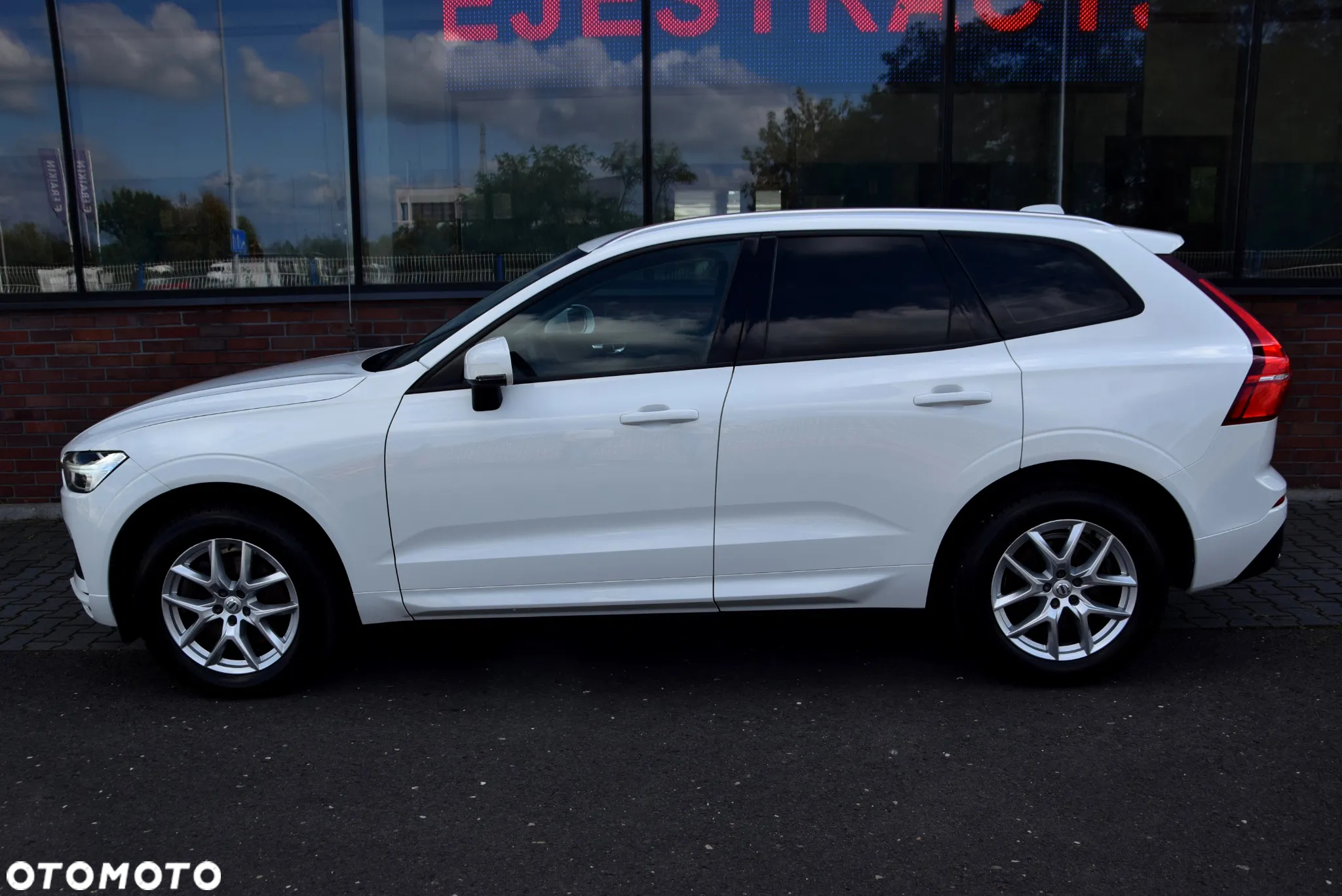 Volvo XC 60 D4 Momentum Pro - 12