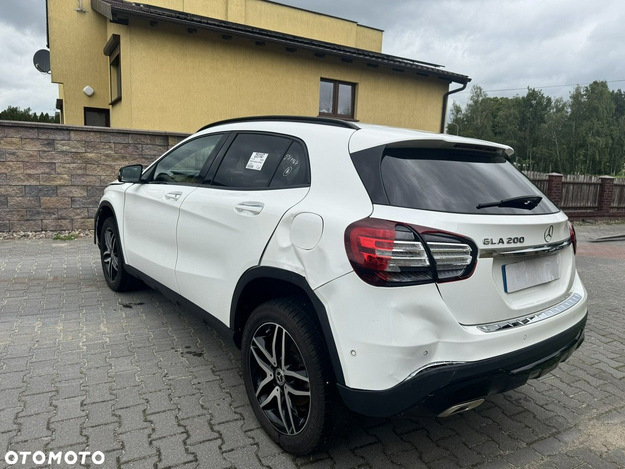 Mercedes-Benz GLA 200 7G-DCT - 4