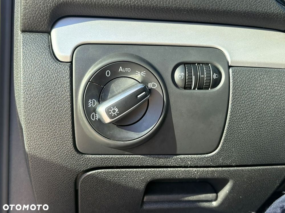 Volkswagen Golf - 23
