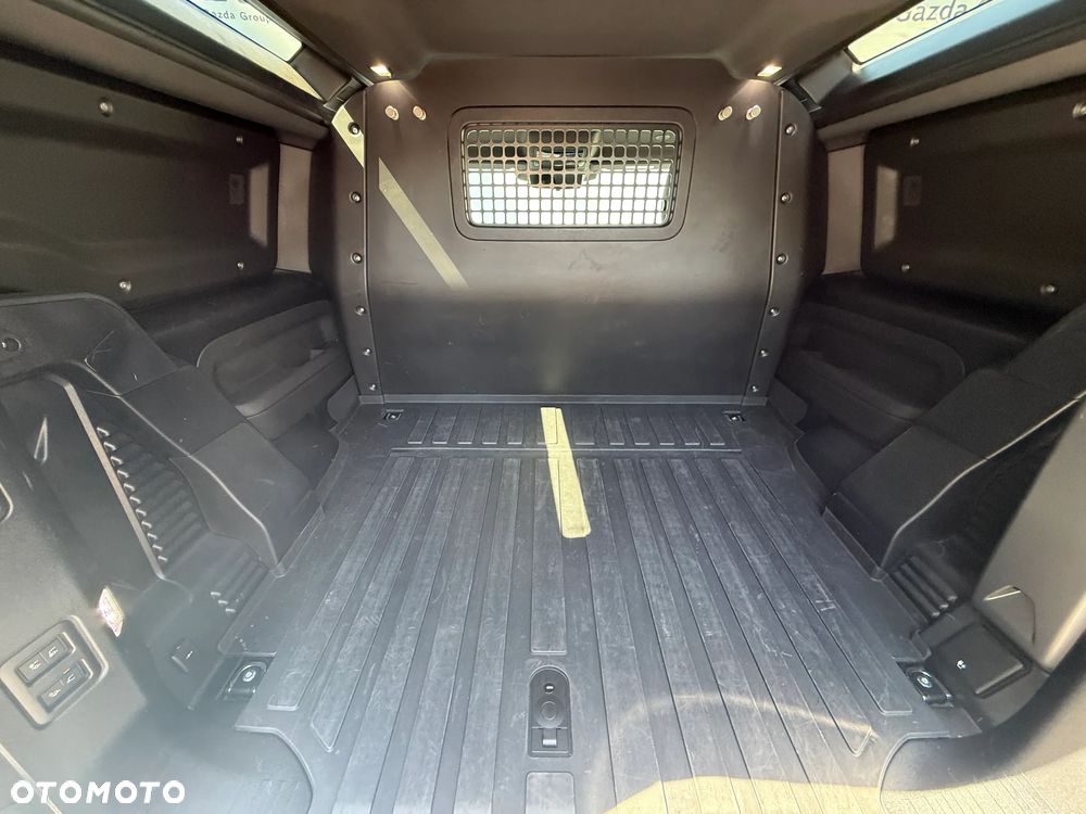 Land Rover Defender 3.0 D250 mHEV X-Dynamic SE - 20