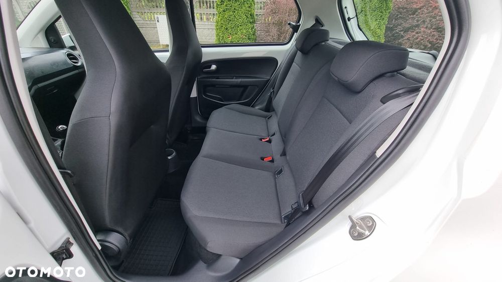 Volkswagen up! Active - 15