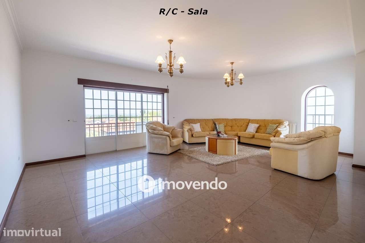 Moradia com terreno de 1.347 m2 e garagem, em São Martinho do Bispo - Grande imagem: 4/60