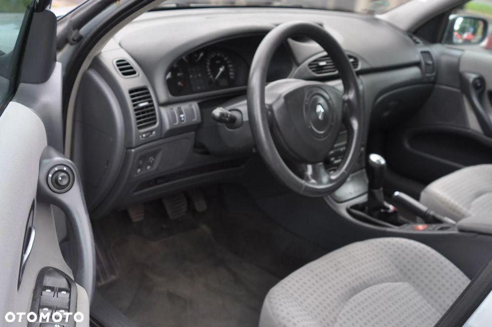 Renault Laguna Grandtour 1.8 Privilege - 2
