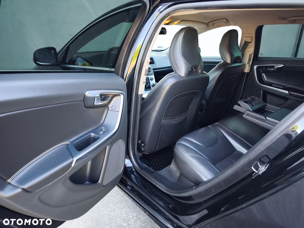 Volvo V60 D3 R-Design - 19