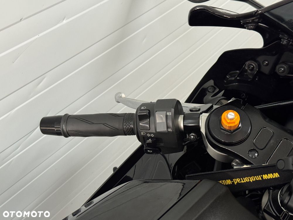 Yamaha R7 - 14