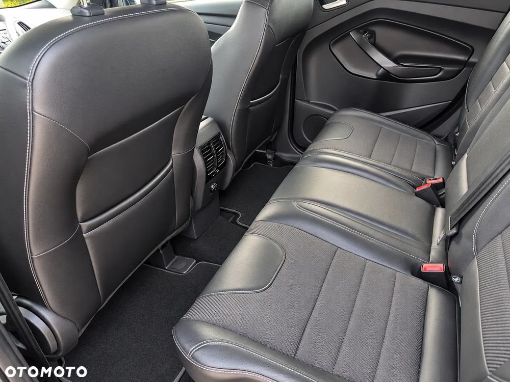Ford Kuga 2.0 TDCi 2x4 Titanium - 13