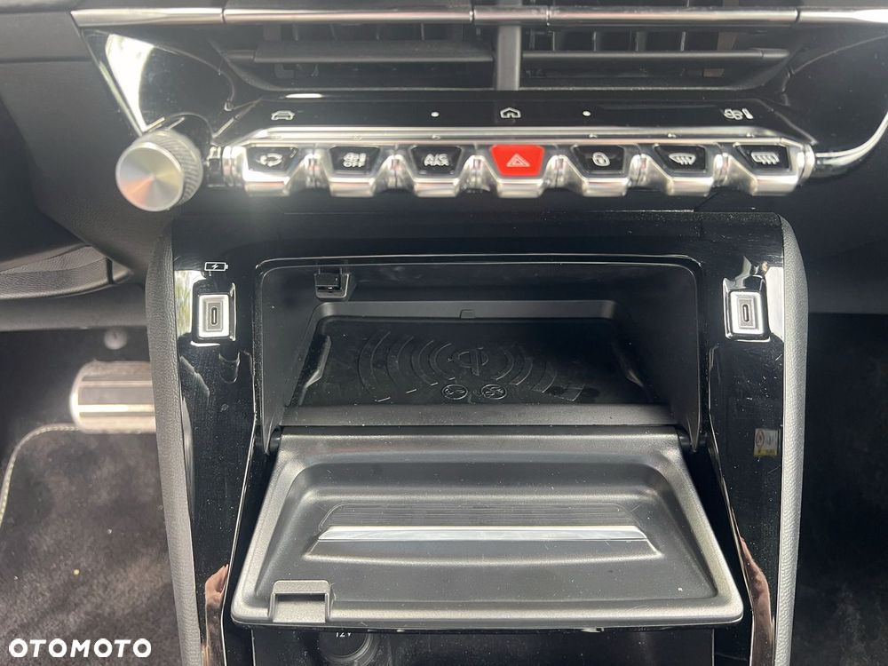 Peugeot 2008 1.2 PureTech GT S&S EAT8 - 17