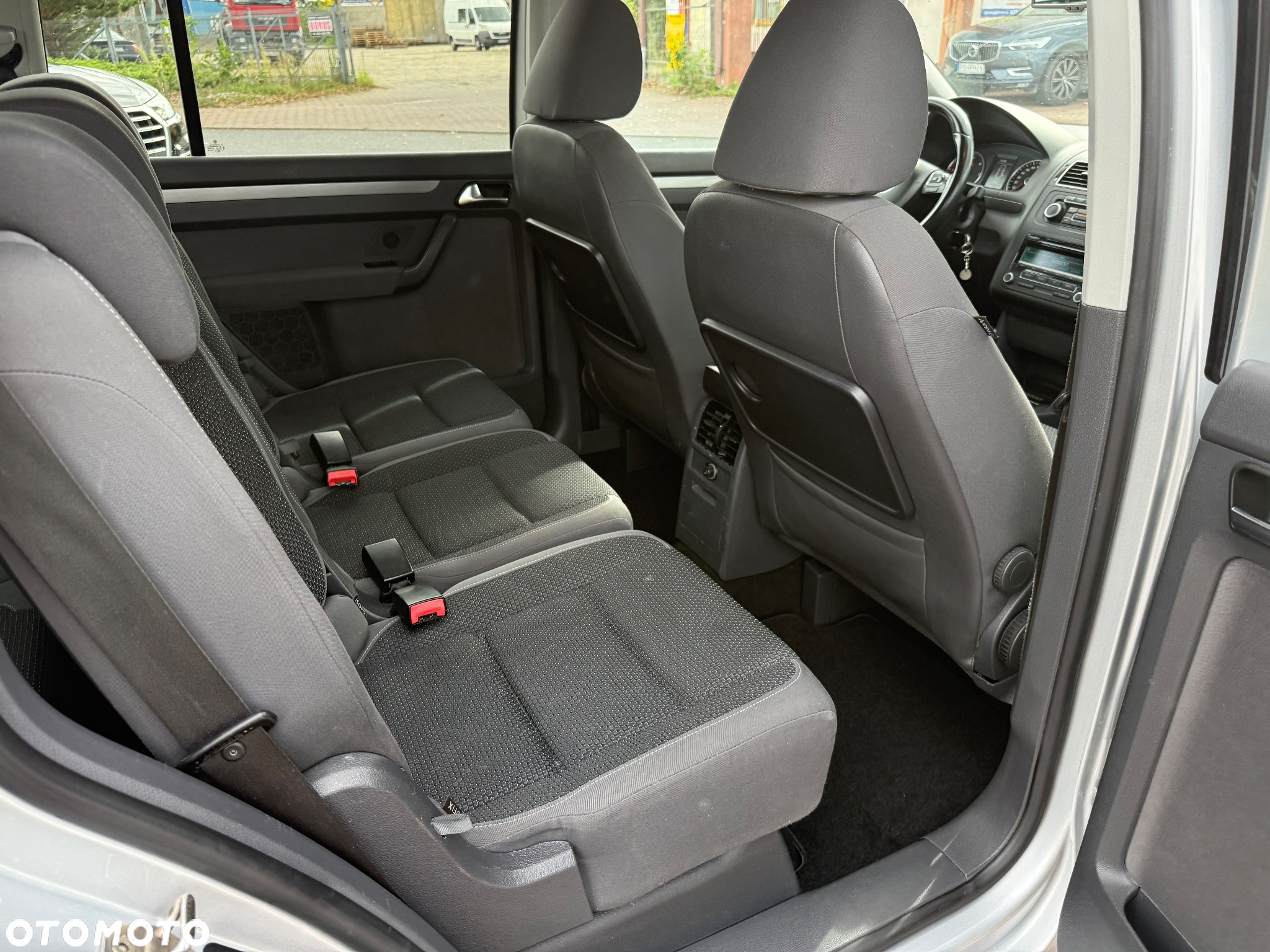 Volkswagen Touran 1.6 TDI DPF BlueMotion Technology Trendline - 10